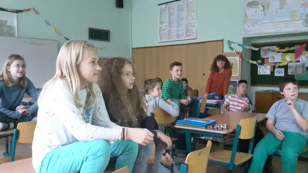 Pouštíme naše video spolužákům